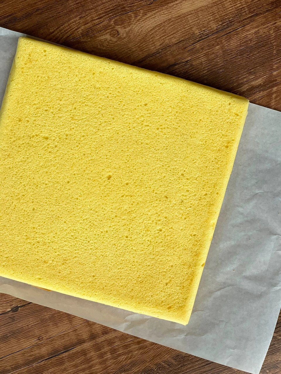 今天我要分享的是日本甜品大师津田阳子老师的分蛋海绵卷配方,这个