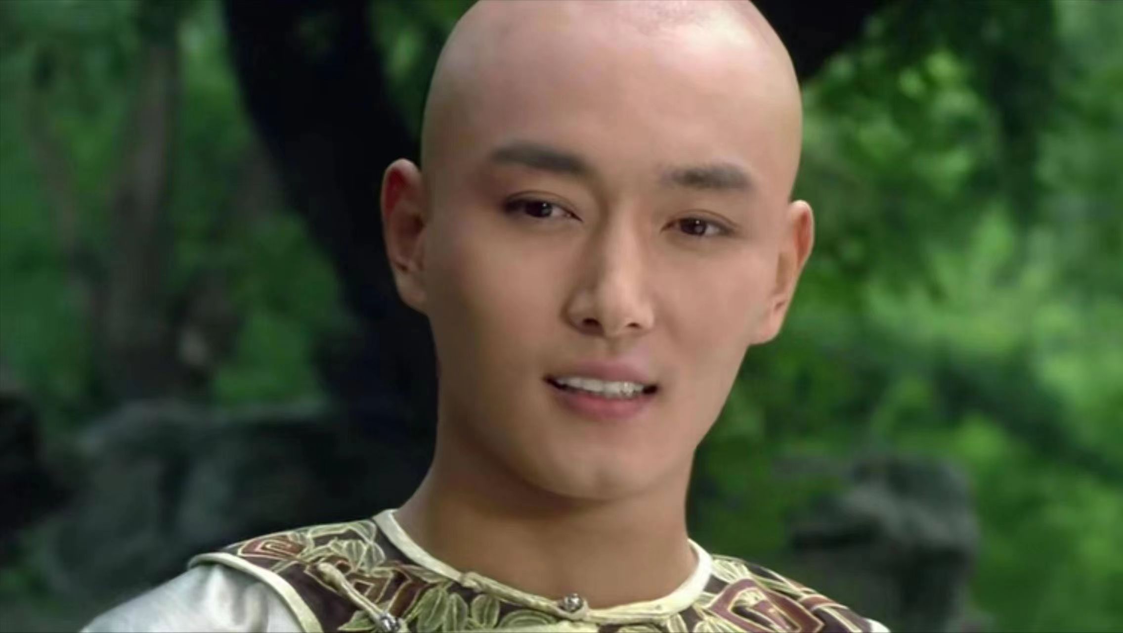 在进入演艺圈之前,李东学曾在郑州大学计算机系学习,但毕业后却遭遇