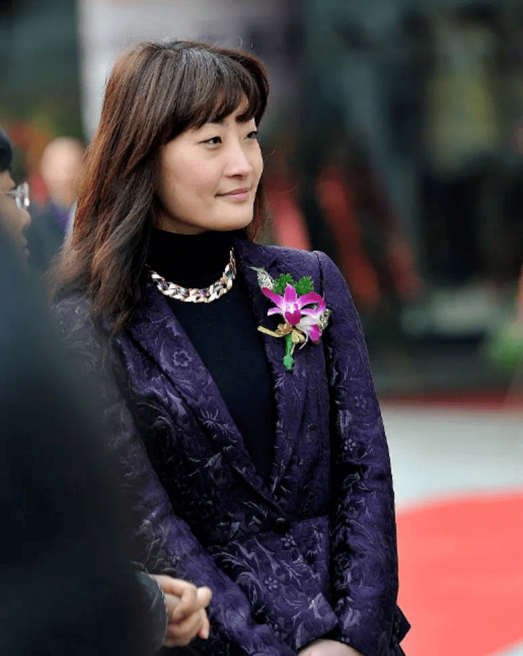 想要接班的时候,宗庆后只有一个独生女,所以宗馥莉要到家族企业不难.