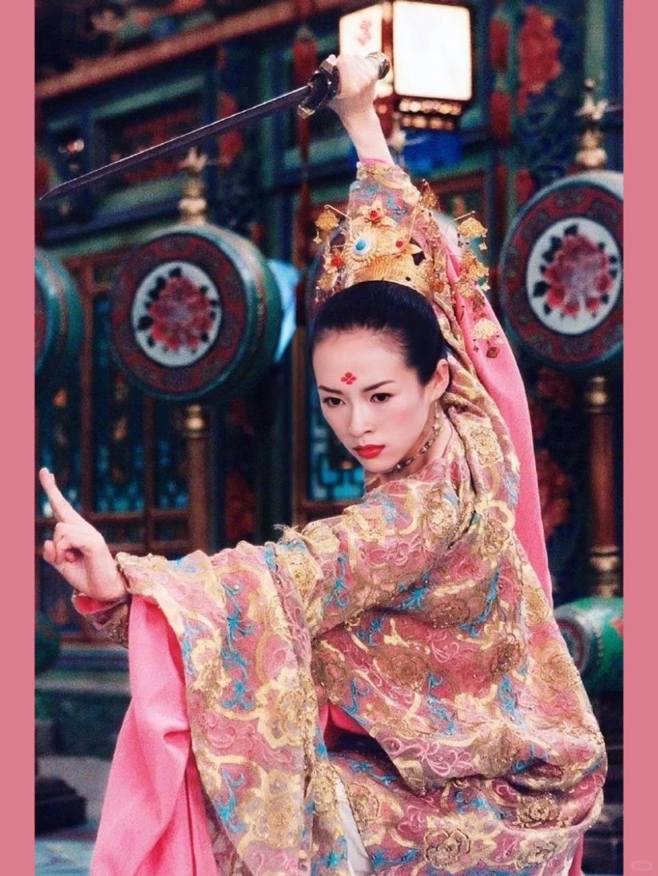 《十面埋伏》里章子怡的舞妓小妹造型,简直美哭我了!