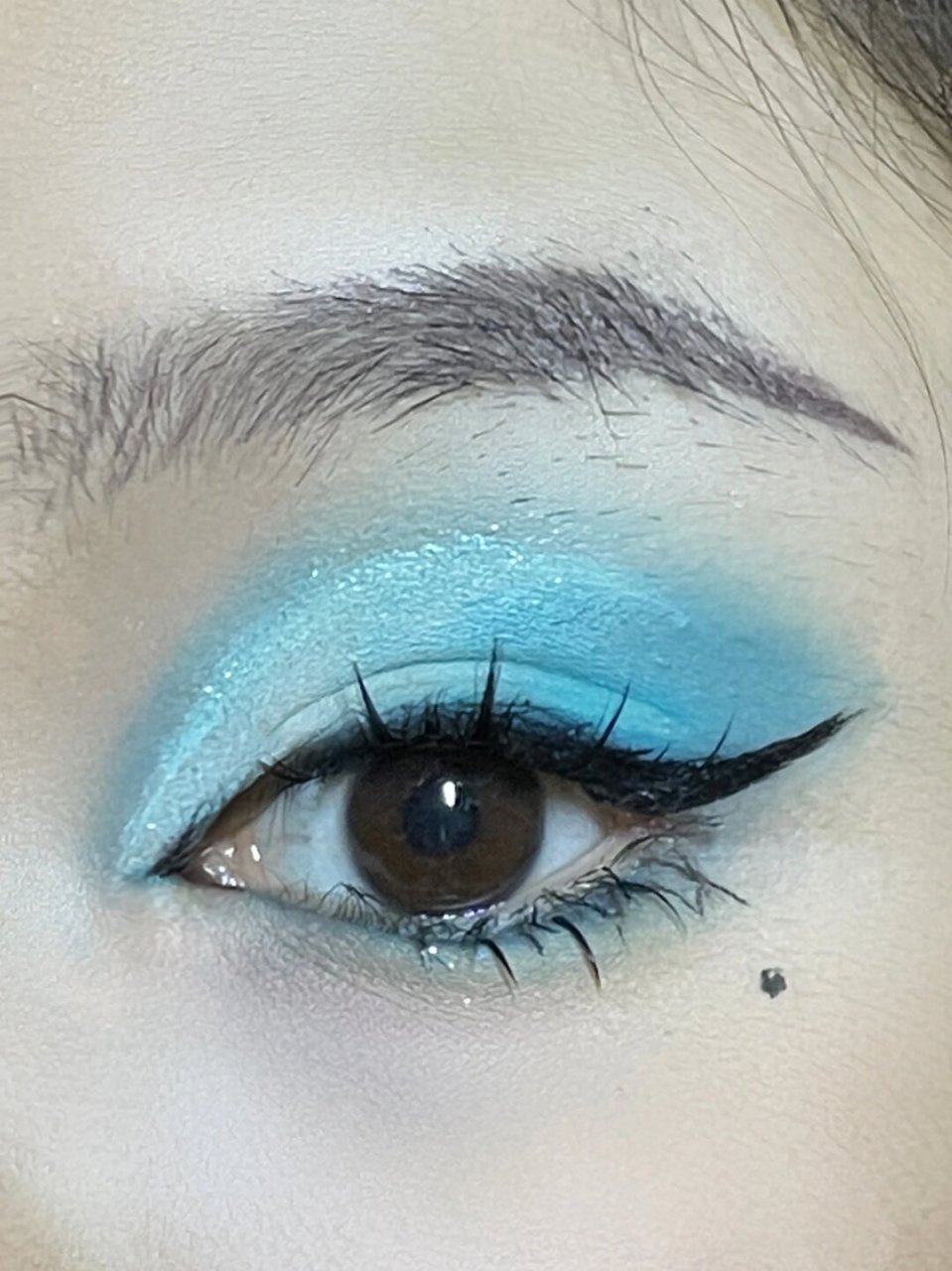 妆容分享蓝色眼影太香了  宝子们99,今天我要来分享一下我最近发现