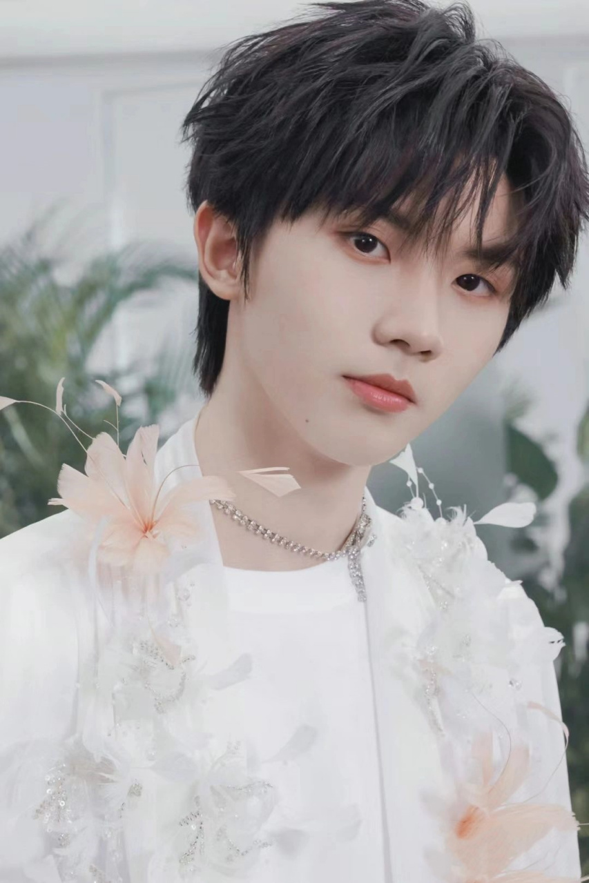 【明星美照探秘:第21弹 马嘉祺的迷人瞬间】  进入到我们的美照挑战的