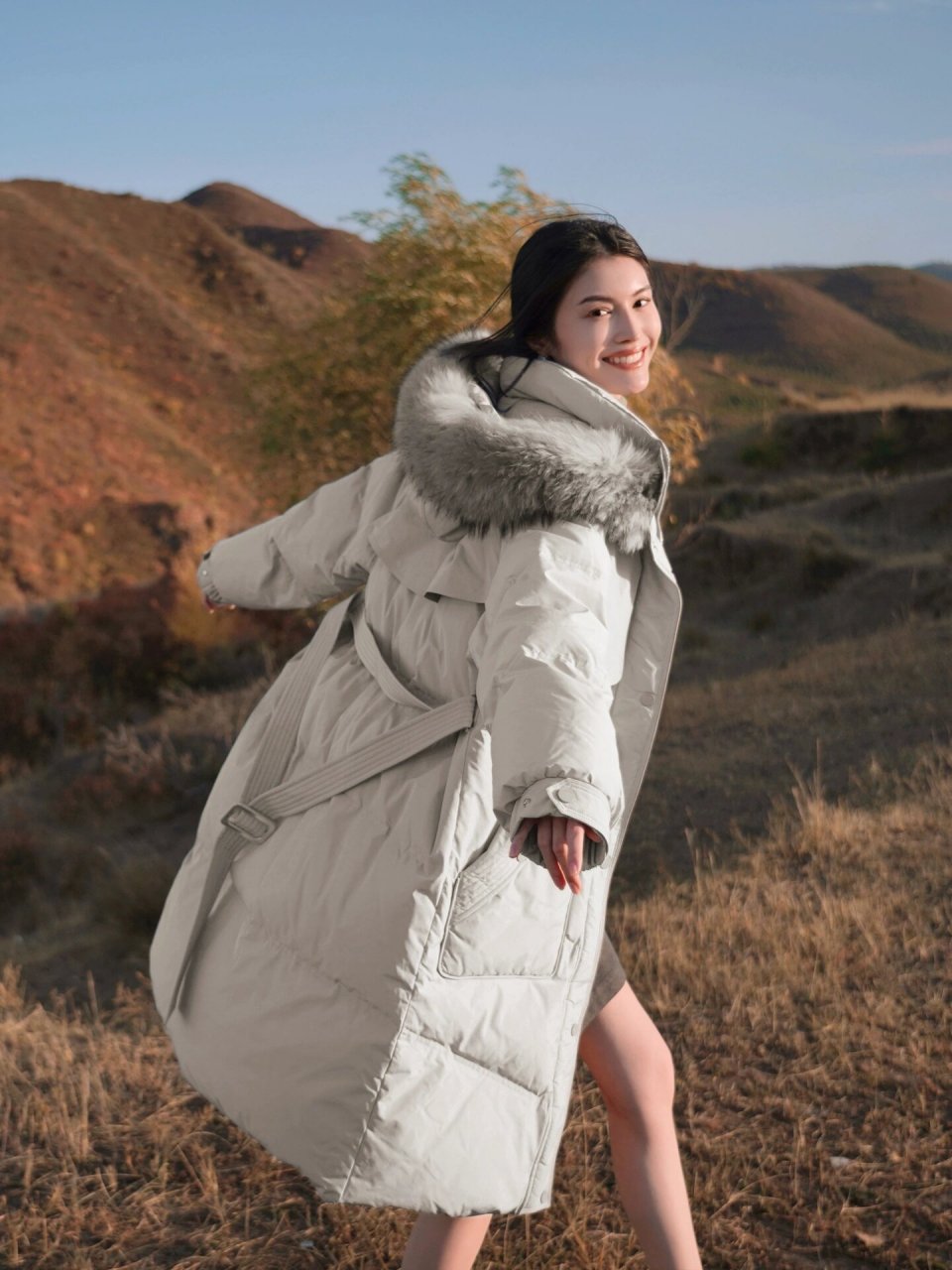 何穗晒羽绒服穿搭两则,奶fufu配色超显嫩  作为一个时尚爱好者,我一直