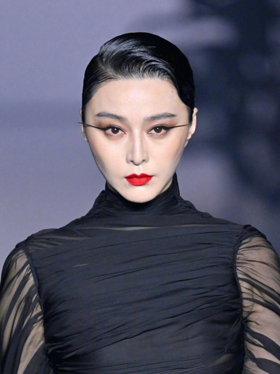 感觉美女浓妆淡妆都可以啊  99对于浓妆,美女们总是能够巧妙地运用