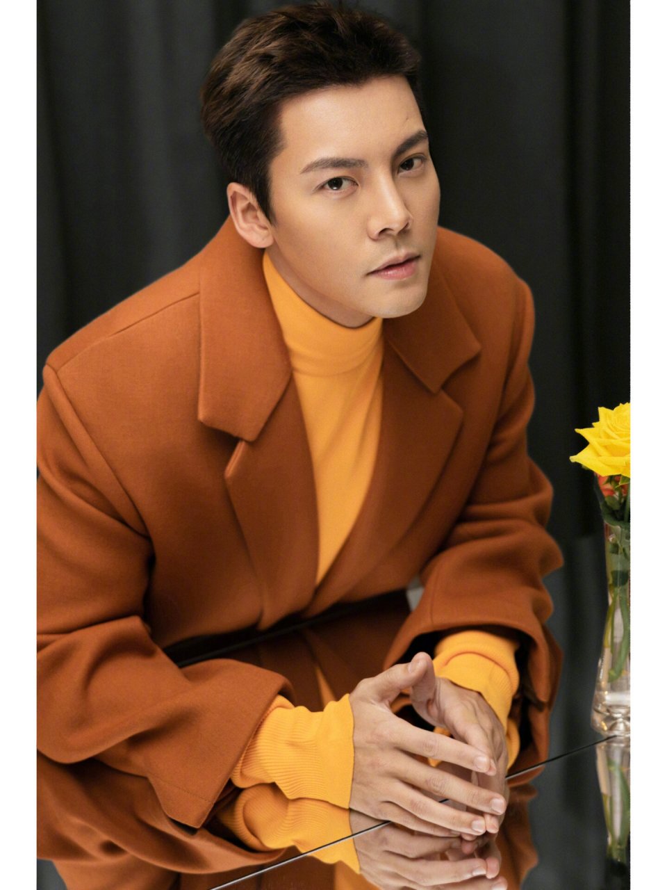 吴磊 陈伟霆撞衫同款大衣,双开门冰箱谁型  吴磊,陈伟霆和姚琛都穿了