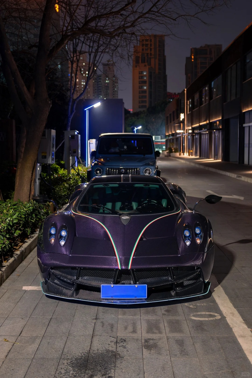 97帕加尼huayra 睚眦97 帕加尼huayra睚眦的外观设计实在是太酷了
