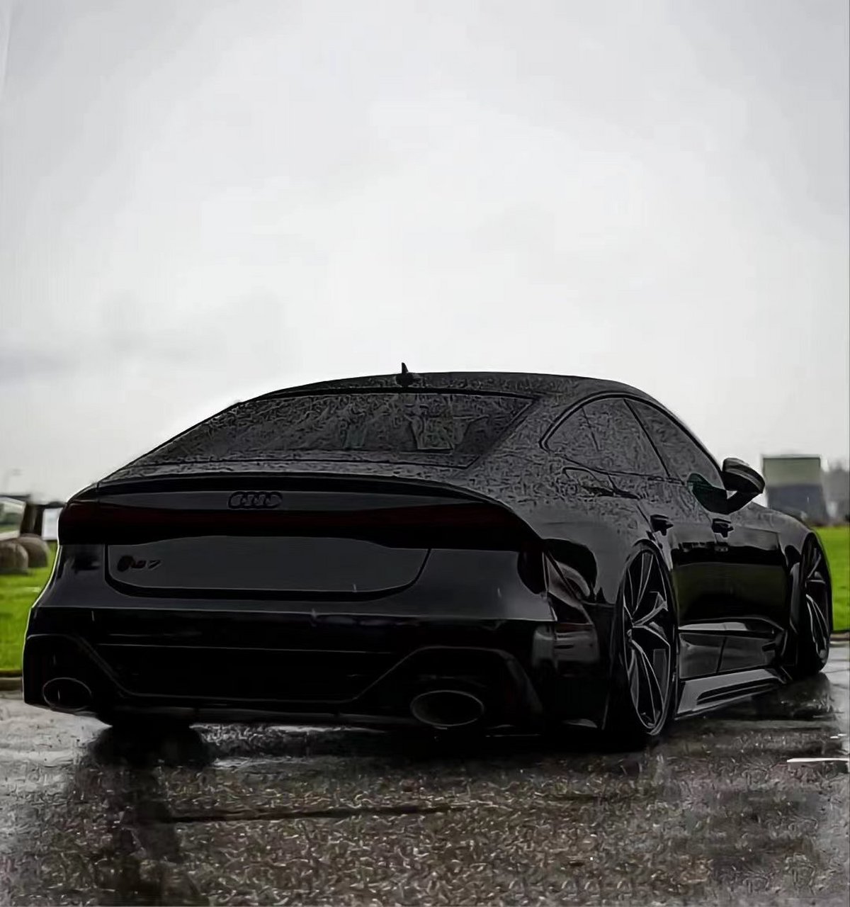 第一次看到这台黑武士奥迪a7l,是心动啊!