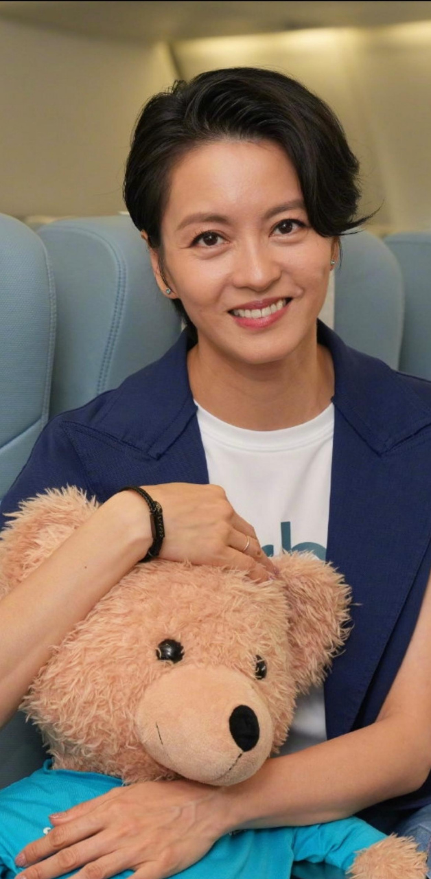 梁咏琪真是被上天眷恋的人,长的高就算了,还那么漂亮,漂亮也就算了