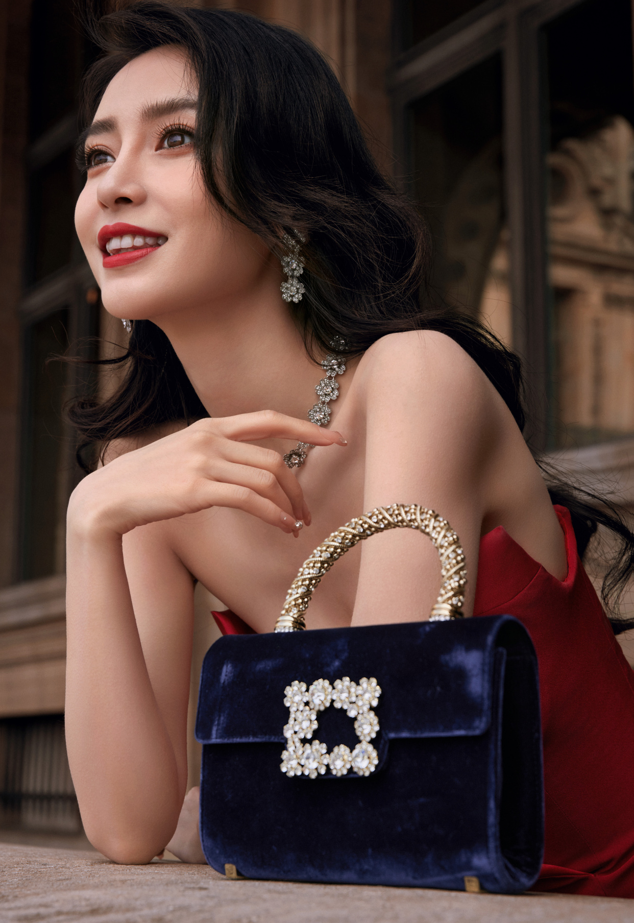 杨颖一袭开叉抹胸红裙热烈充满激情 那个令人无法忘怀的精致女人