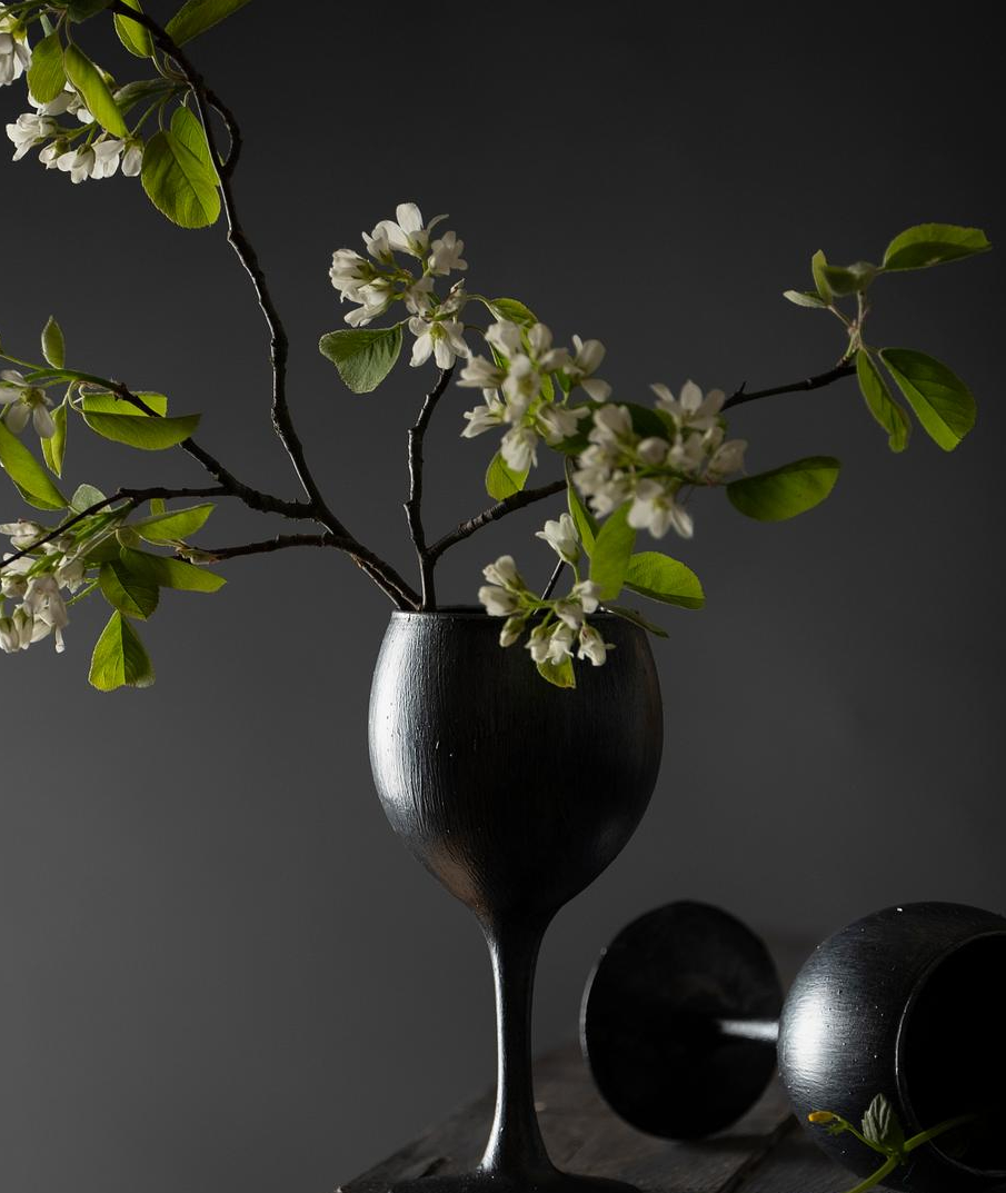 青灯古佛,袅袅,本是出尘之地,却有人心驰神往,流连于红尘之间