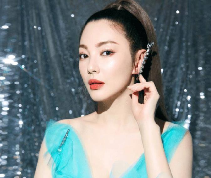 张雨绮被路人认成张馨予,面对尴尬只说三句话,情商如何一看便知