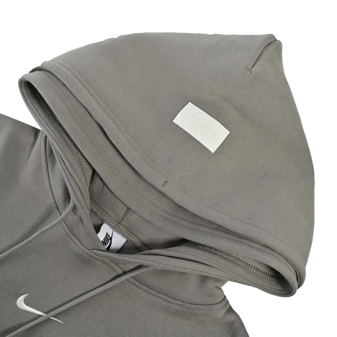 fogx nike联名双帽卫衣:当街头遇上运动风,叠穿新趋势引爆潮流