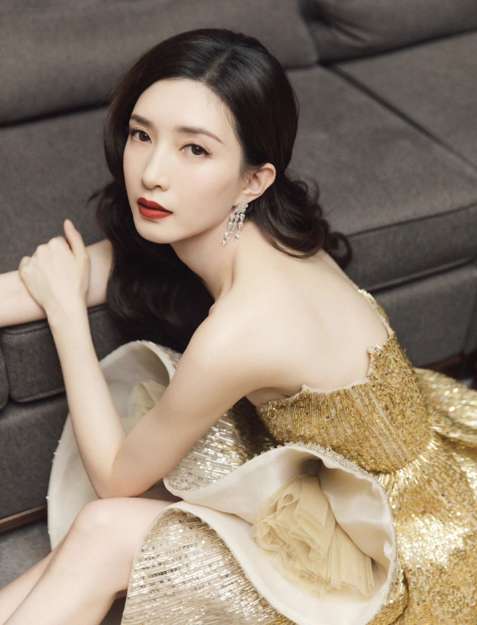 江疏影是一位著名的中国女演员,她的美貌和气质深受观众喜爱.