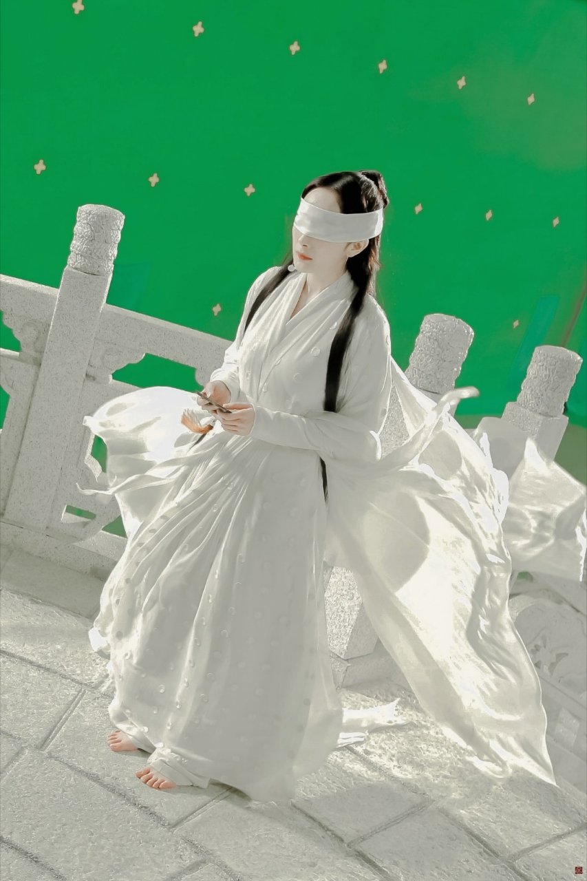 杨幂将白浅这个角色的性格特点表现得淋漓尽致,无论是她的坚强,独立