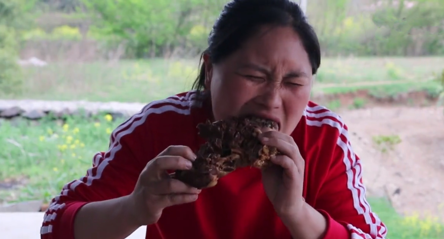 回顾安徽32岁网红胖妹每天直播吃肥肉3年后老得像60岁咋回事