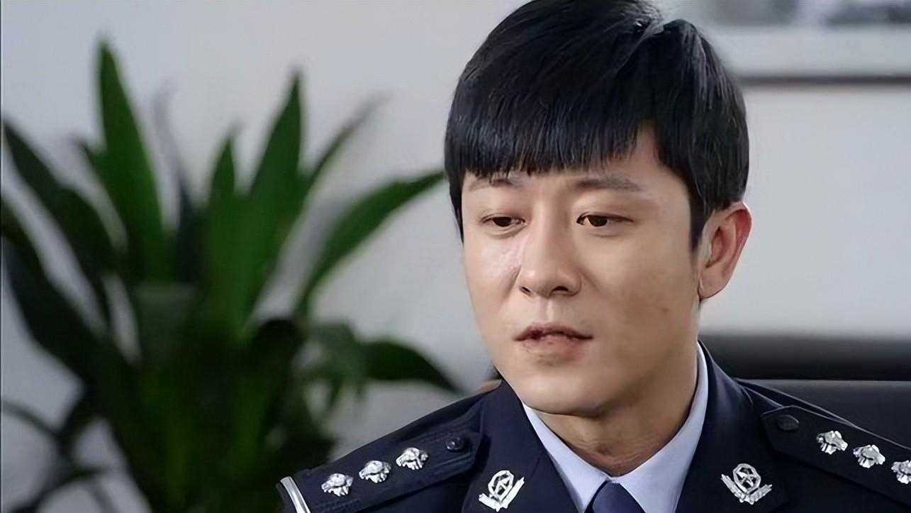 爷爷是制片人母亲是导演17年都没能捧红他结婚改名后火了