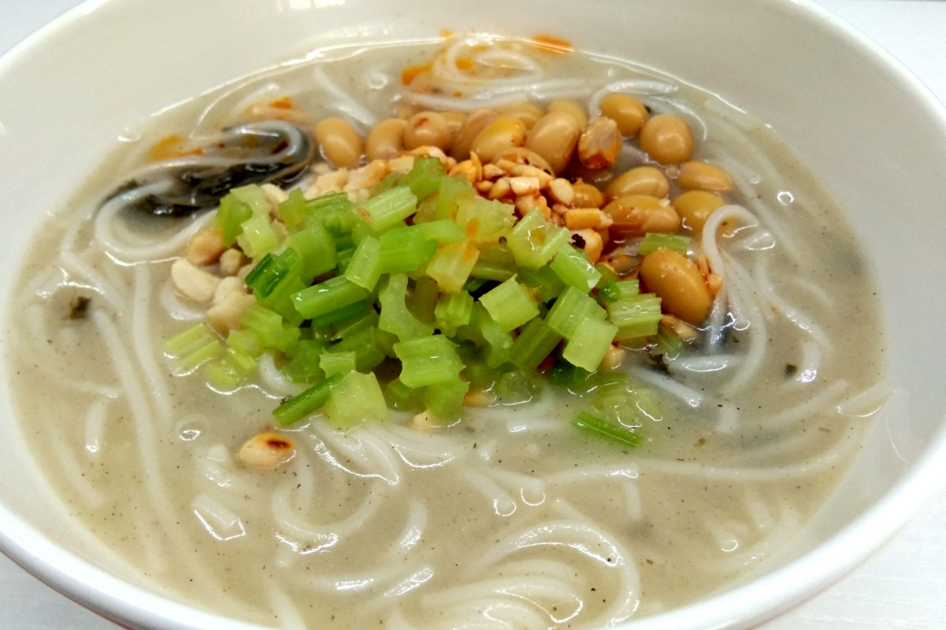 浆面条是河南洛阳的特色小吃,口感独特,风味十足.