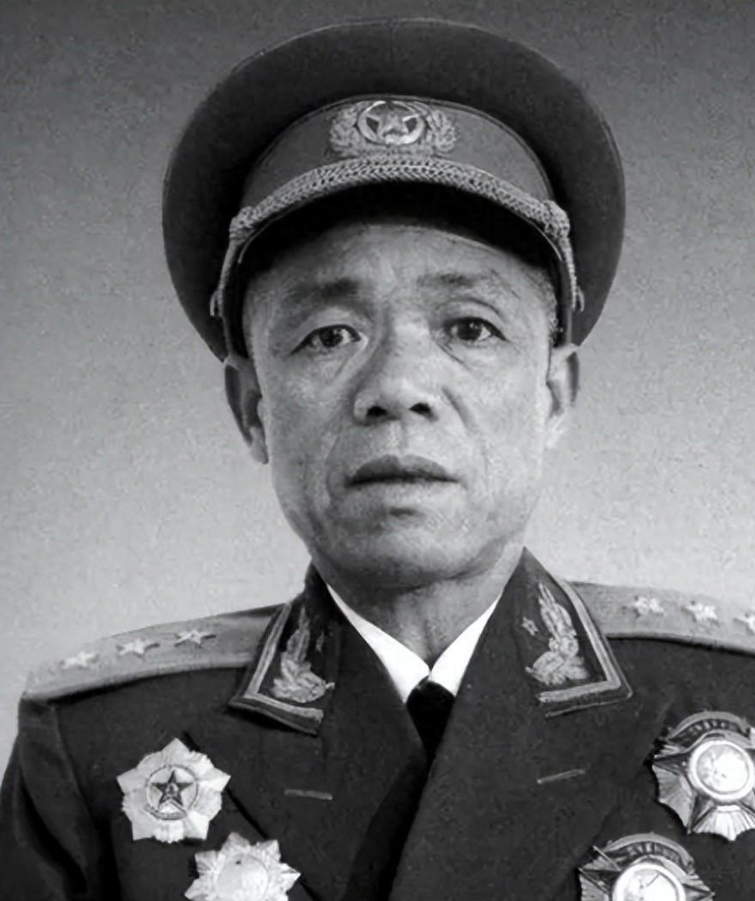 韩先楚上将因对乡亲们的愧疚和深切思念,拒绝安葬在八宝山.