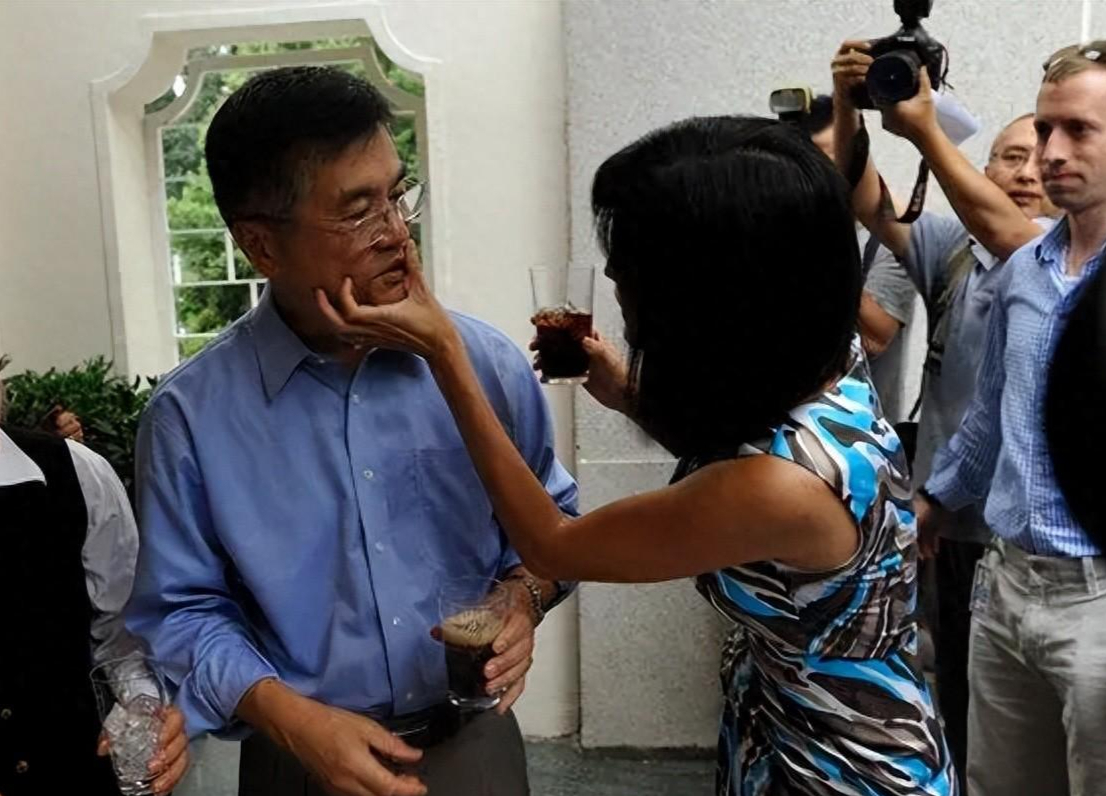 回顾美国华裔部长骆家辉在任曾打压中企卸任后却回中国捞金