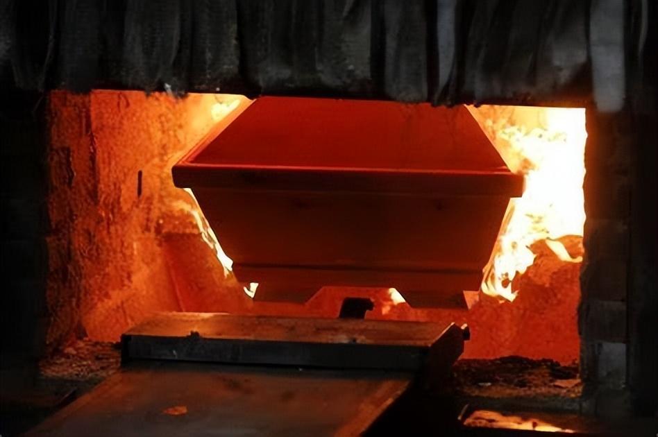 火葬场的一些秘密你知道吗火烧完只让家属带走一部分骨灰