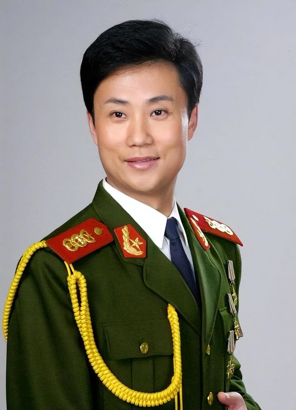 回顾耿为华被女粉丝倒追两年离婚后独自抚养女儿52岁仍然单身