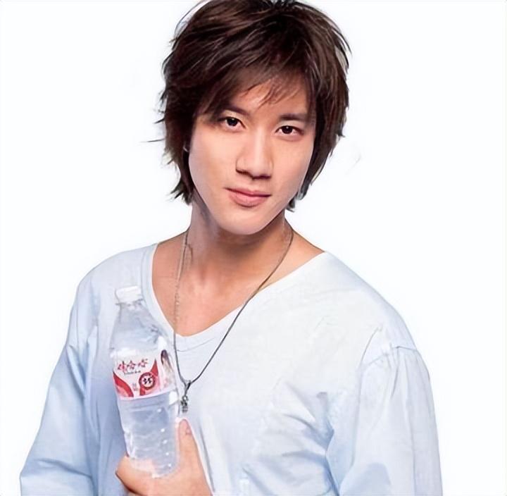 王力宏低调悼念宗庆后点赞了12年前二人合影旧照此行为获好评