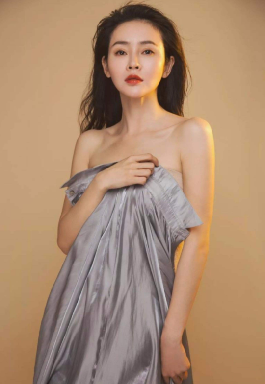 回顾于明加:27岁闪婚相亲对象,恩爱12年连生2女,被丈夫宠成宝