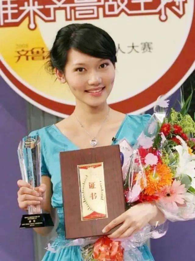 回顾央视财经小姐龙洋热爱家乡湖南33岁仍单身未婚