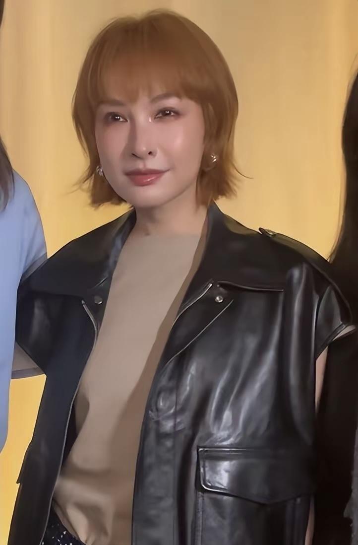 这一夜郭晶晶的普通成了深v全露背红毯女星们的教科书