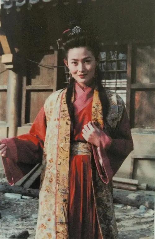 回顾王思懿26岁爆红与武松丁海峰因戏生情如今51岁单身