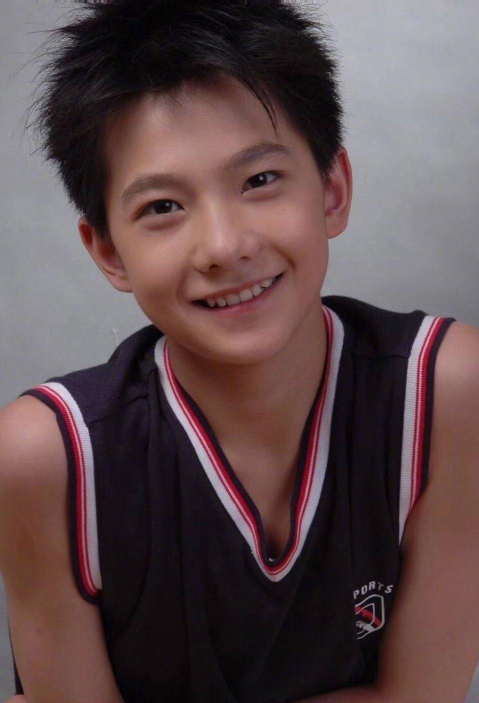 "杨洋这个娃,简直是我奶奶的小棉袄,跟在她屁股后面长大的.