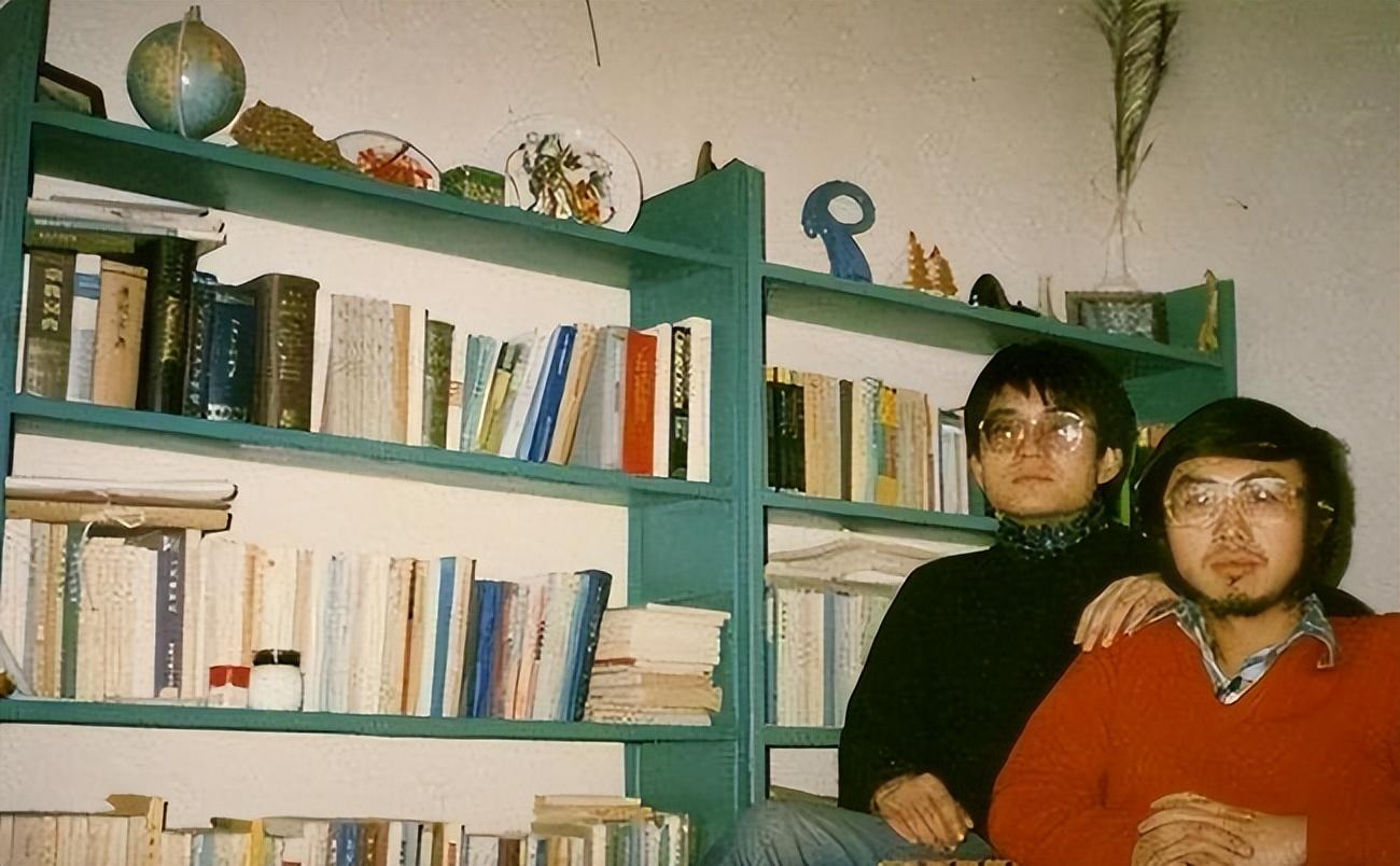 回顾海子15岁上北大25岁自杀他留下一首诗火了数十年