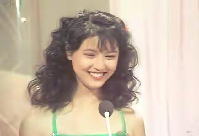 回顾周海媚23岁嫁给吕良伟一年后离婚如今独居北京不婚不育