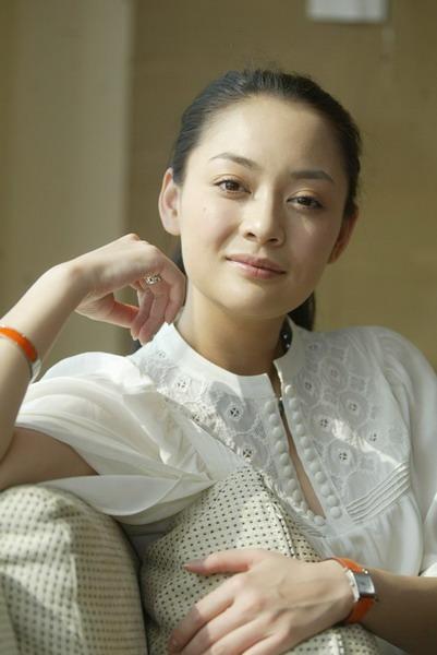 回顾成名后净身出户也要娶杨若兮今前妻爆红连奕名后悔了吗