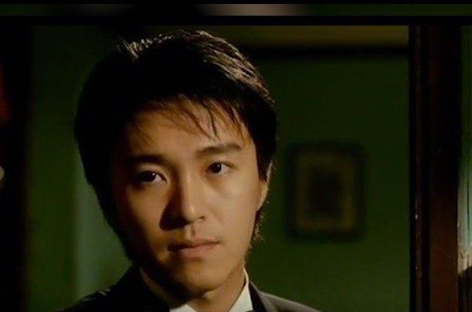 导演只能找吴孟达去劝他,然而吴孟达进去之后没多久,也只能摇头叹气地