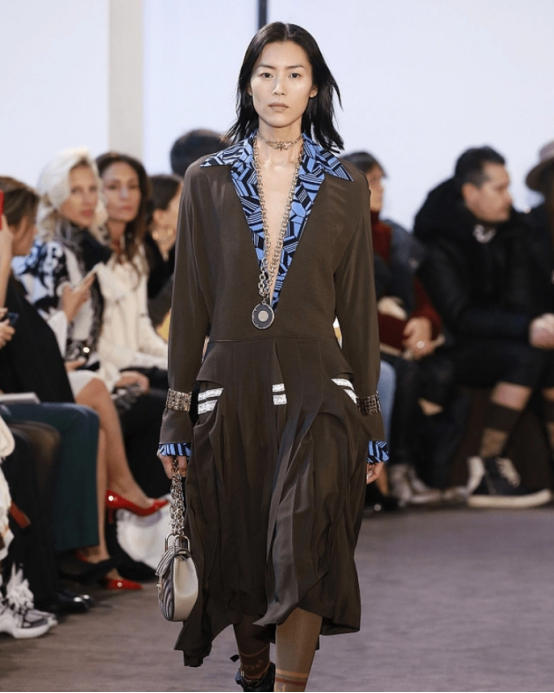 刘雯是1988年出生于湖南永州,家庭条件还算小康.