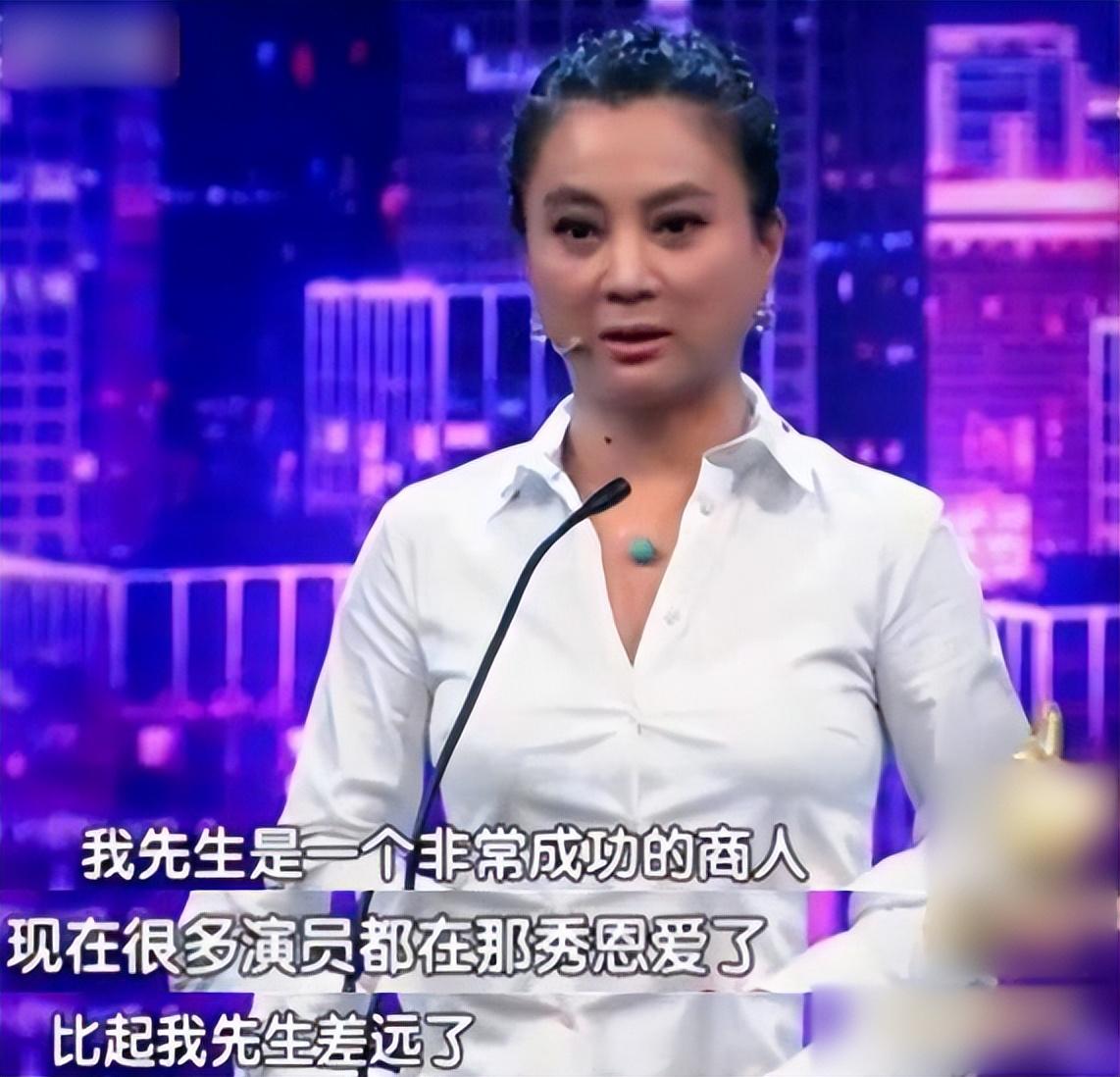 她的丈夫,所以就有很多猜测,其中最被大众认可的,就是李玲玉已经离婚
