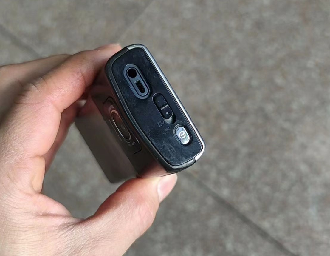 翻出2005年的诺基亚n91手机,内放mp3音质依旧无敌!