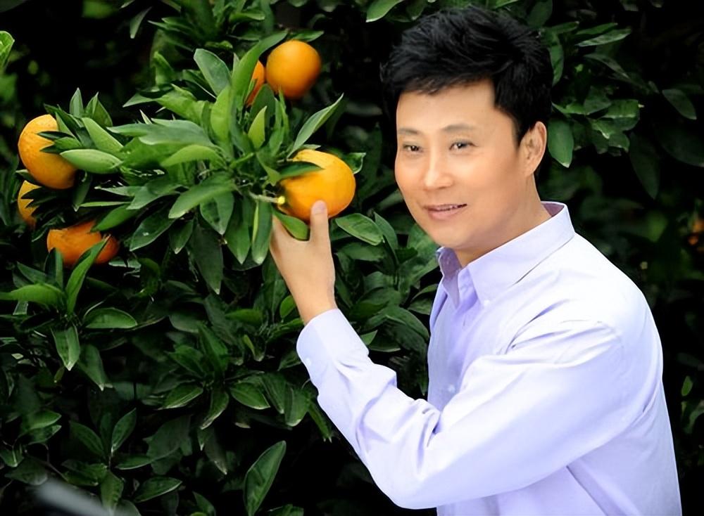 回顾耿为华被女粉丝倒追两年离婚后独自抚养女儿52岁仍然单身