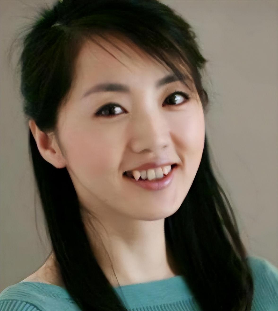 回顾杨丹工作27年为事业选择丁克15年40岁产女全家乐开怀