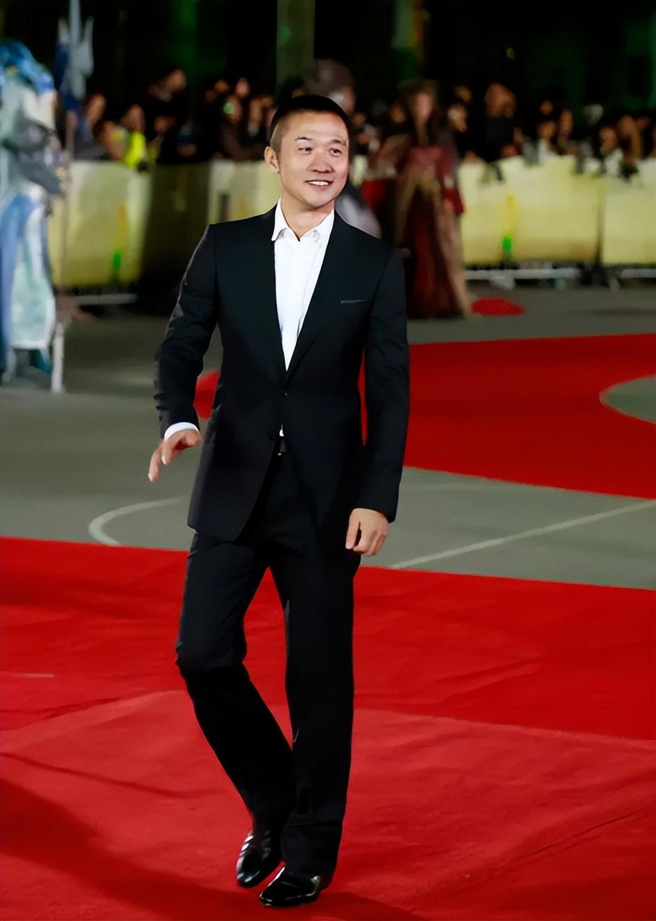 回顾黄志忠抛弃相爱13年的何音52岁依旧单身有柯蓝陪伴不孤单