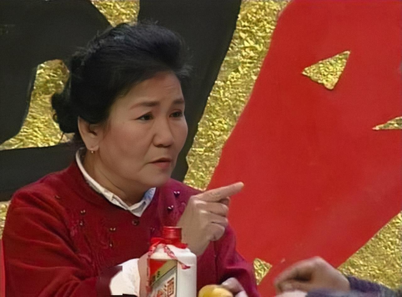 回顾赵丽蓉中年失去丈夫和女儿悲剧人生路上她却洒满了鲜花