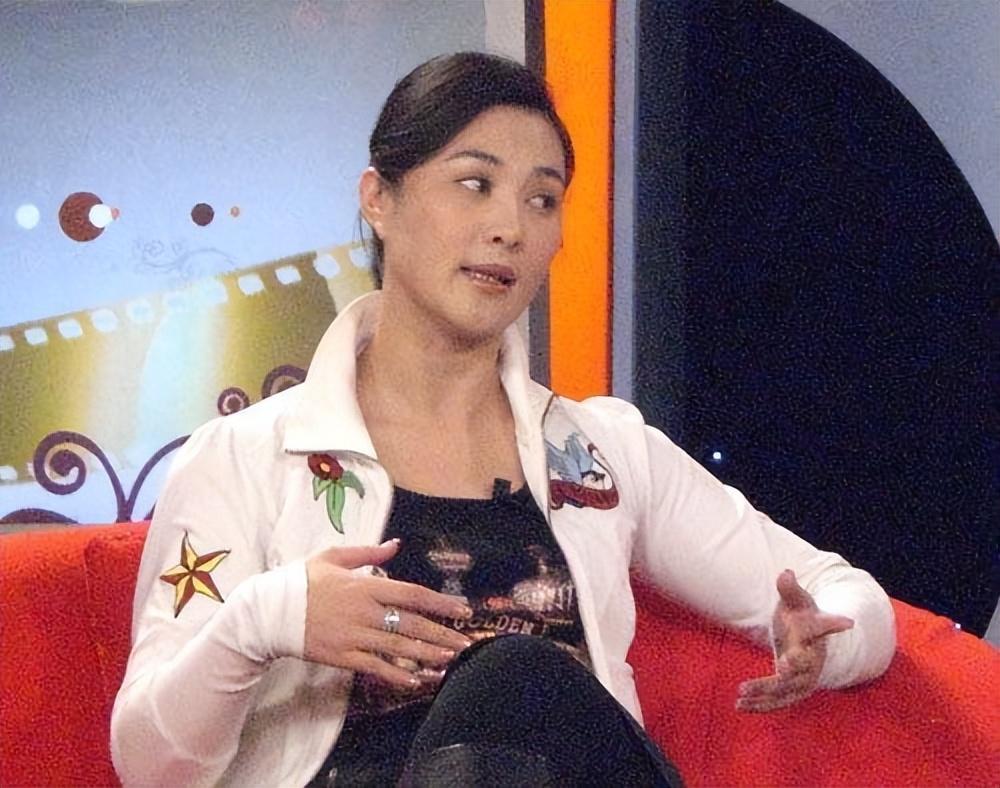 回顾常戎与王菁华分手他娶娇妻幸福美满她50岁仍单身惹人心疼