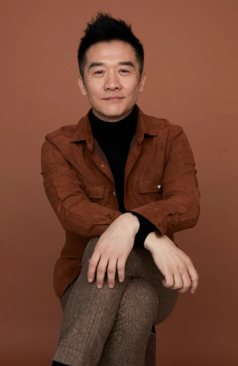 回顾黄志忠抛弃相爱13年的何音52岁依旧单身有柯蓝陪伴不孤单