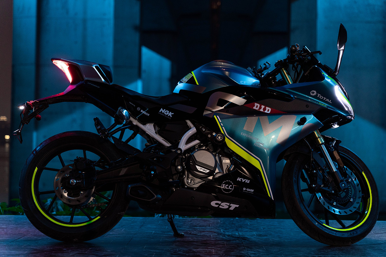 运动型街车甄选!春风250sr来袭