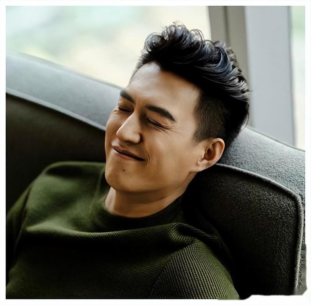 靳东与黄晓明胡歌等大咖的合照揭示了谁是真正的顶级美男