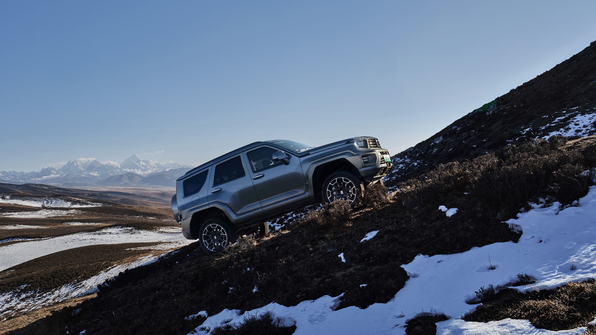 总之,坦克700 hi4-t集成了不逊于v8发动机的性能,媲美新能源汽车的