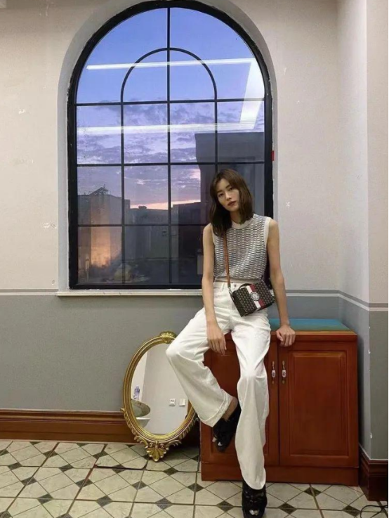 刘雯是1988年出生于湖南永州,家庭条件还算小康.