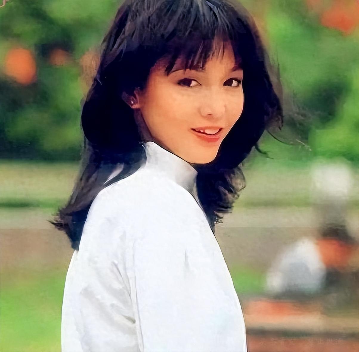 影后郑裕玲分手时把对方赶出豪宅如今的她证实周润发没说错