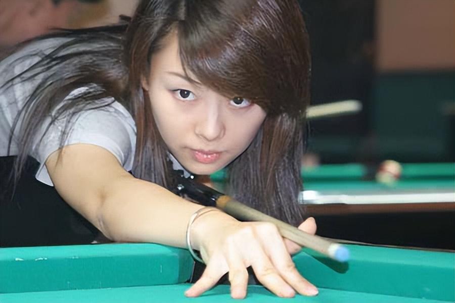 回顾九球天后潘晓婷41岁身价8亿仍未婚她到底在追求什么